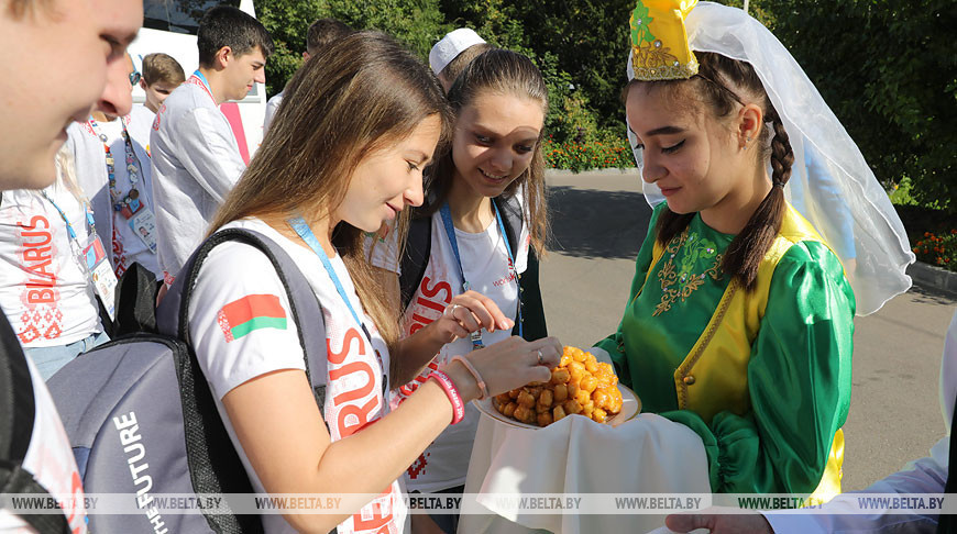 Участники белорусской команды во время посещения Татарской гимназии №1 Вахитовского района в Казани