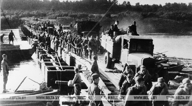 Переправа советских войск через Западную Двину в районе Бешенковичей. Фото из архива