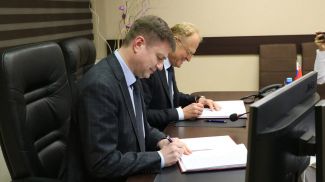 Во время подписания контракта на реализацию инвестиционного проекта. Фото РУП &quot;Минскэнерго&quot;