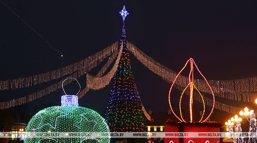 Новогодняя елка в Гродно на площади Ленина. Фото из архива