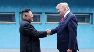 Ким Чен Ын и Дональд Трамп. Фото из архива Reuters