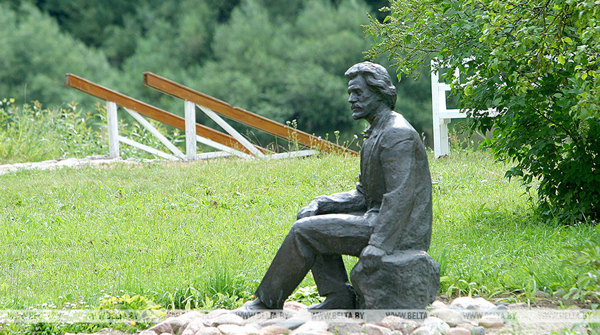 Памятник Илье Репину в Здравнево