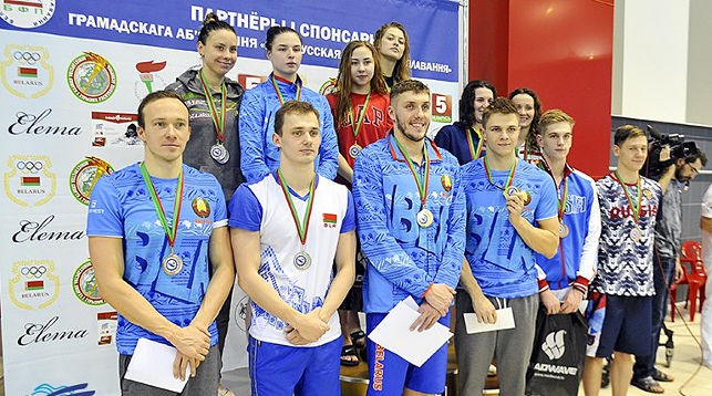 Илья Шиманович (в центре). Фото Белорусской федерации плавания