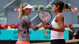 Александра Саснович и Наоми Осака. Фото Jimmie48 Tennis Photography