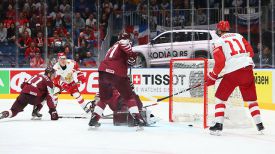 Во время матча Латвия - Россия. Фото IIHF