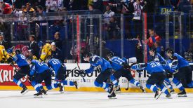 Ликование хоккеистов сборной Финляндии. Фото IIHF