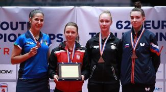 Дарья Кисель (вторая справа). Фото Белорусской федерации настольного тенниса
