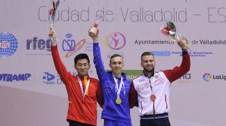 Владислав Гончаров (в центре). Фото Белорусской ассоциации гимнастики