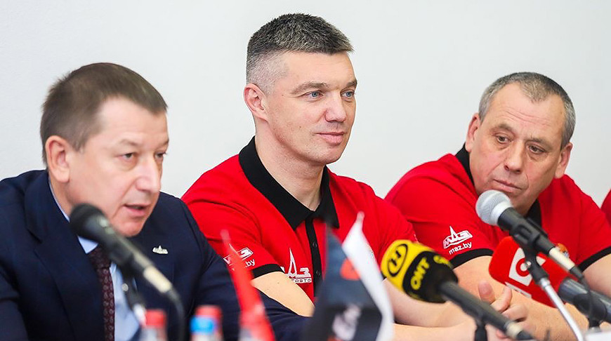 Сергей Вязович (в центре). Фото МАЗ-СПОРТавто