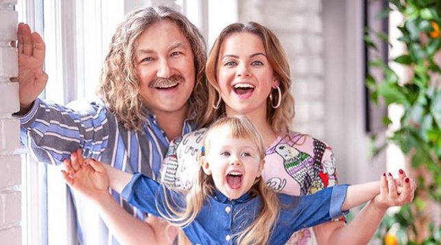 Игорь Николаев, жена Юлия и дочь Вероника. Фото из Instagram