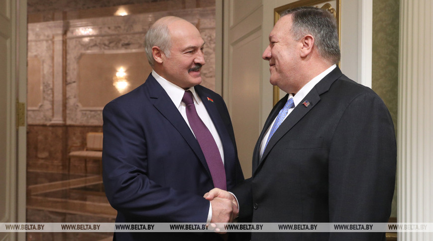 Александр Лукашенко и Майкл Помпео во время встречи