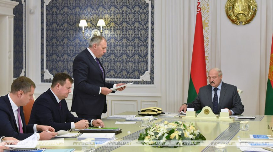 Сергей Румас и Александр Лукашенко во время совещания