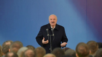 Александр Лукашенко во время встречи с коллективом Светлогорского ЦКК