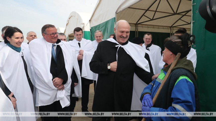 Александр Лукашенко во время рабочей поездки
