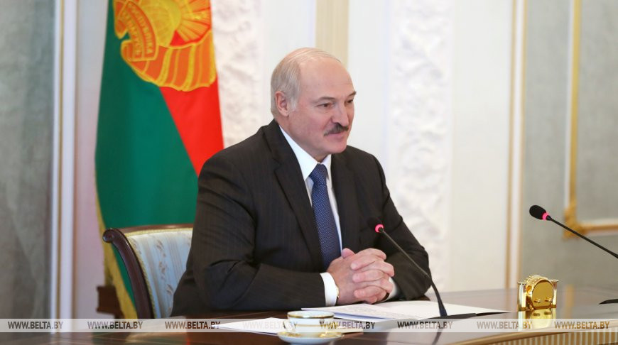 Александр Лукашенко во время видеоконференции