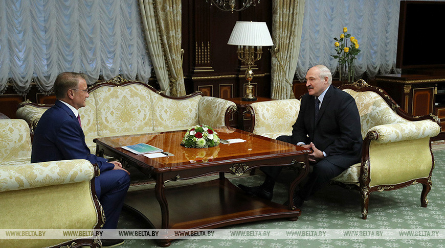 Герман Греф и Александр Лукашенко во время встречи