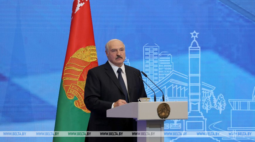 Александр Лукашенко во время выступления