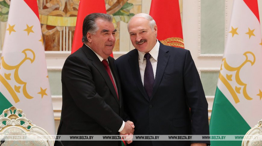 Эмомали Рахмон и Александр Лукашенко. Фото из архива
