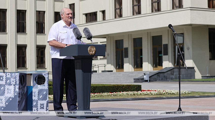 Александр Лукашенко на митинге на площади Независимости