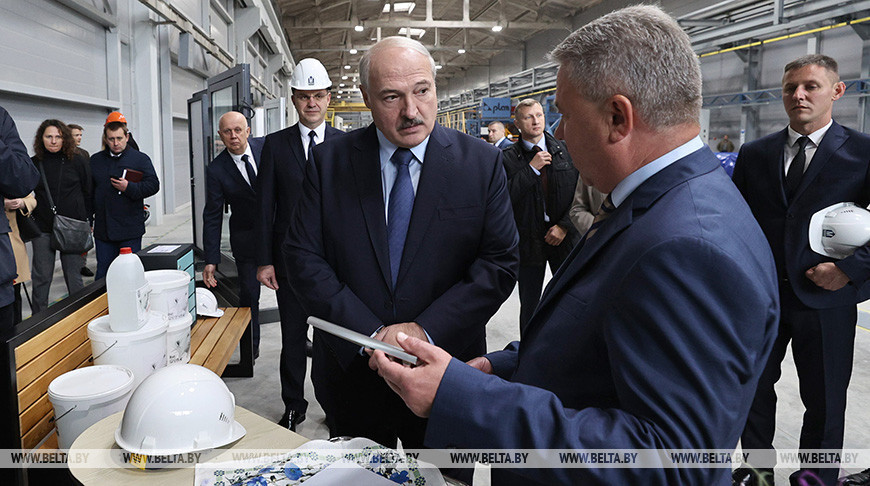 Александр Лукашенко во время посещения