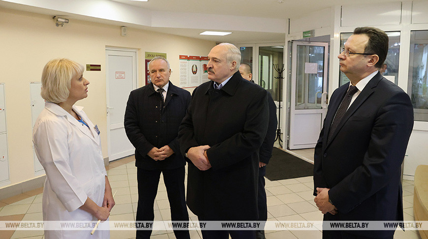 Александр Лукашенко посещает Витебский областной клинический родильный дом