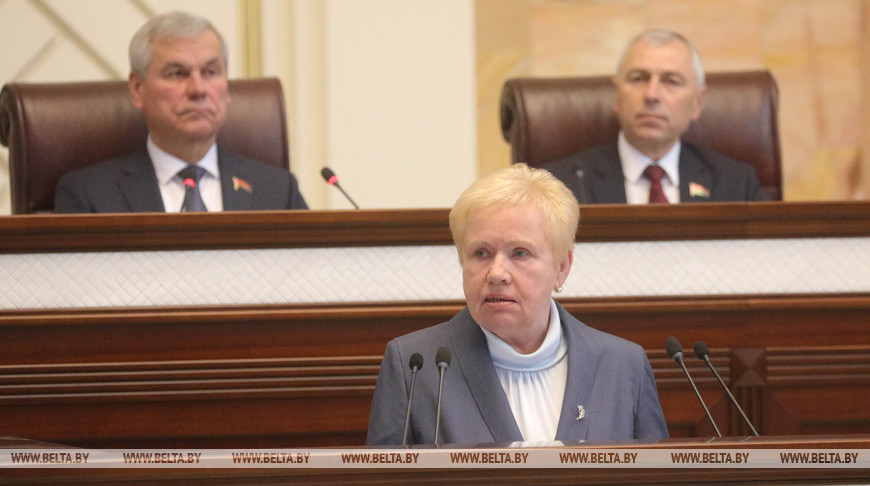Председатель ЦИК Лидия Ермошина выступает в Овальном зале