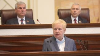 Председатель ЦИК Лидия Ермошина выступает в Овальном зале