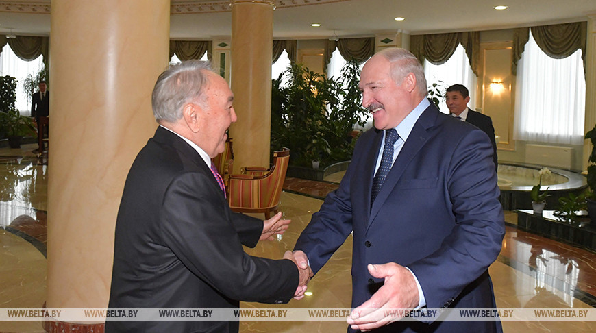 Нурсултан Назарбаев и Александр Лукашенко. Фото из архива