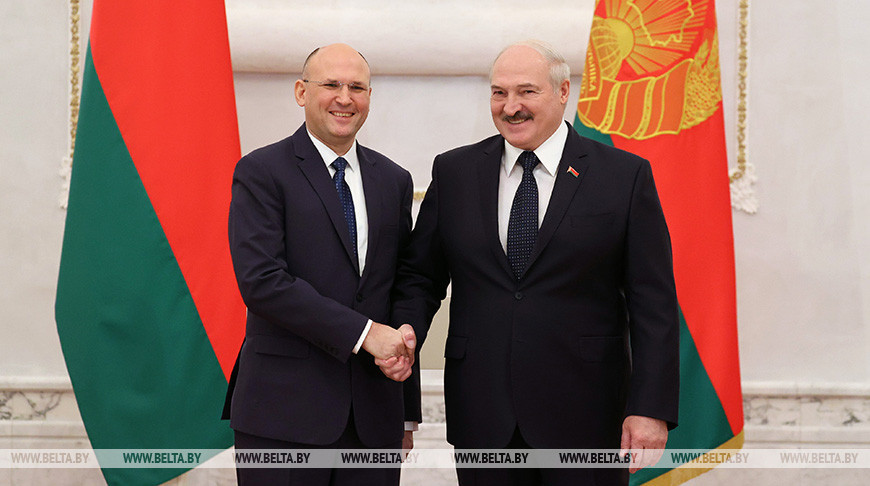 Чрезвычайный и Полномочный Посол Израиля в Беларуси Алекс Гольдман-Шайман и Президент Беларуси Александр Лукашенко