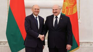 Чрезвычайный и Полномочный Посол Израиля в Беларуси Алекс Гольдман-Шайман и Президент Беларуси Александр Лукашенко