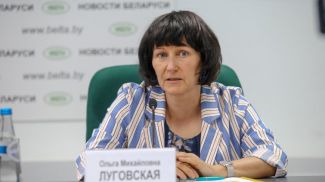 Ольга Луговская во время видеобрифинга