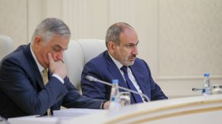 Никол Пашинян во время заседания