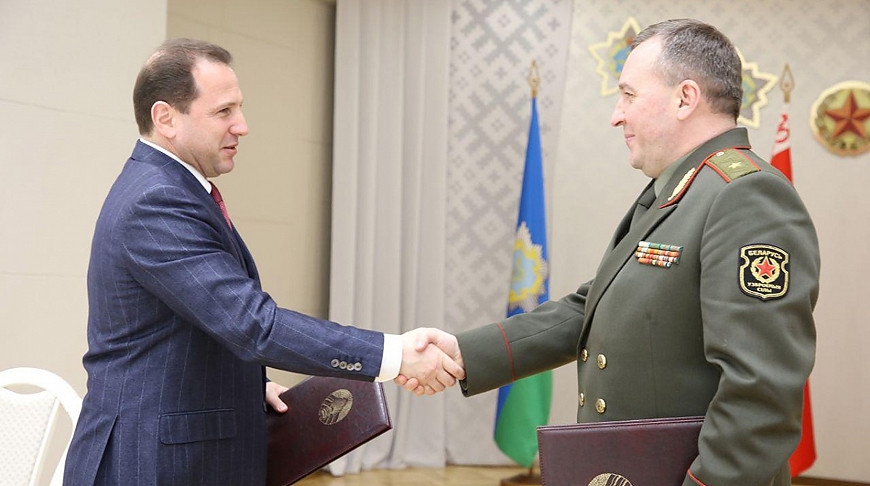Давид Тоноян и Виктор Хренин. Фото Министерства обороны