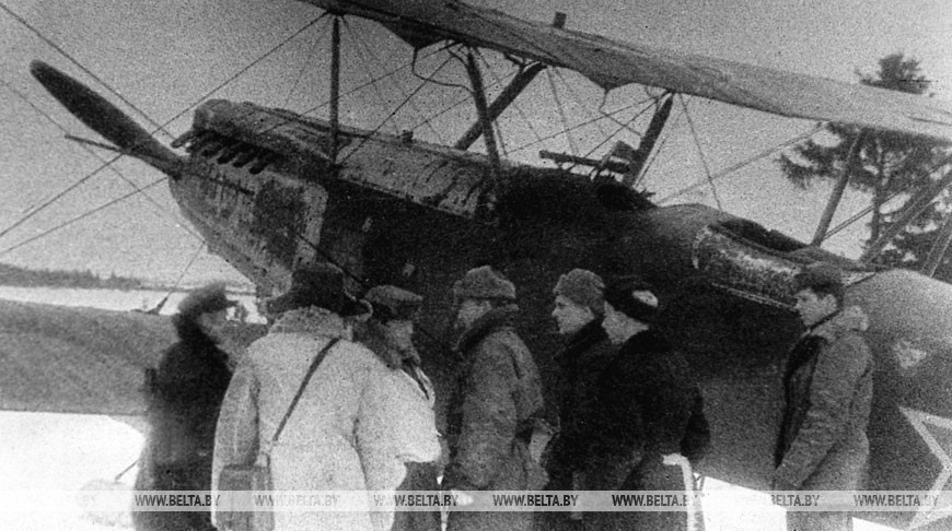 Полоцко-Лепельская партизанская зона. Встреча самолёта с Большой земли на партизанском аэродроме, 1943 год