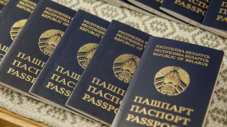Паспорта граждан Беларуси. Фото из архива