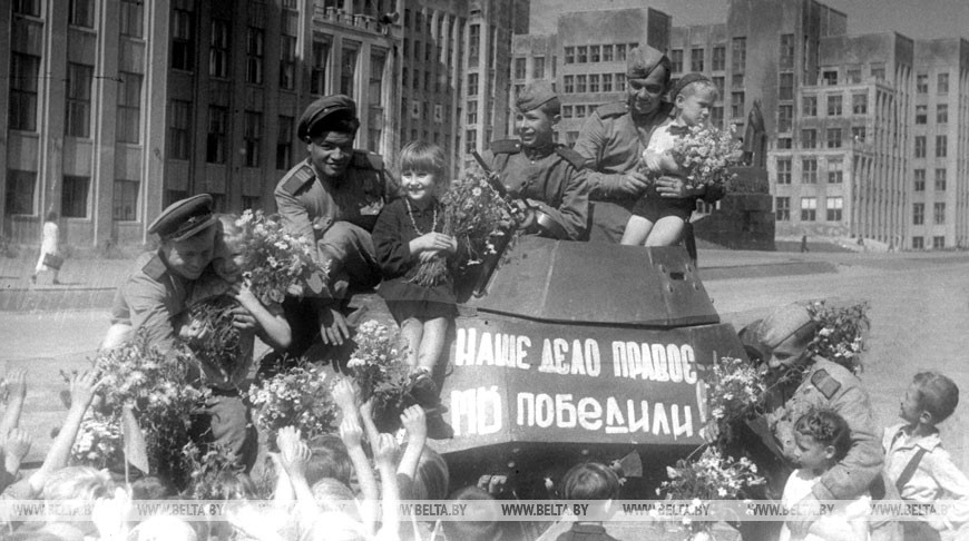 Встреча советских воинов-победителей в Минске, май 1945 года