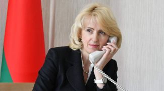 Татьяна Рунец во время прямой телефонной линии. Фото Совета Республики