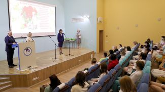 Наталья Кочанова во время посещения