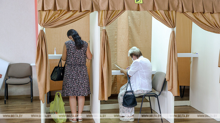 Во время досрочного голосования на участке № 20 в Минске