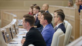 Члены Молодежного парламента при Национальном собрании Беларуси. Фото из архива