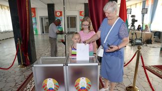 Голосование на избирательном участке №506 в Минске