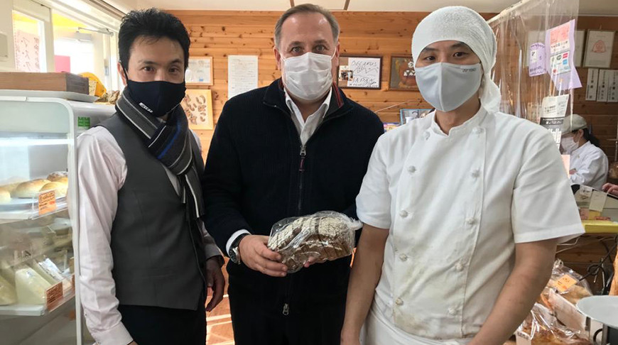 В пекарне. Фото посольства Беларуси в Японии