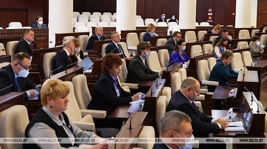 Во время заседании четвертой сессии Палаты представителей Национального собрания