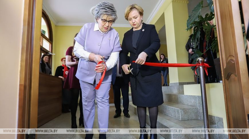 Лариса Воронко и Ольга Мычко во время открытия центра