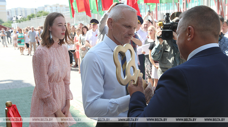 Генеральный директор ОАО "СМТ №27" Юрий Ашурко во время церемонии открытия