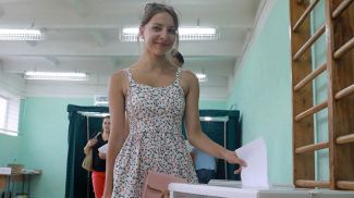 Анастасия Павлова во время голосования