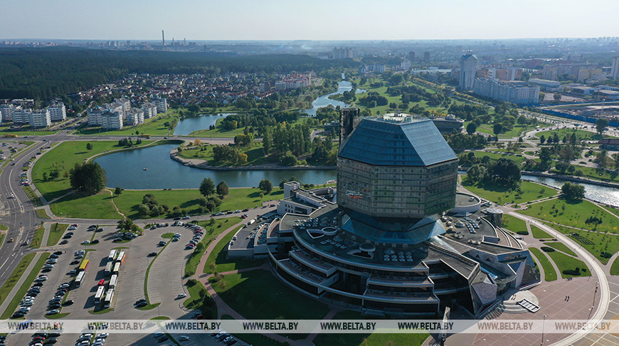 Вид на Национальную библиотеку Беларуси