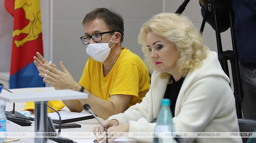Правозащитник Роман Кисляк во время встречи