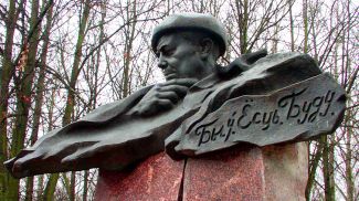 Памятник Владимиру Короткевичу в Витебске. Фото из архива