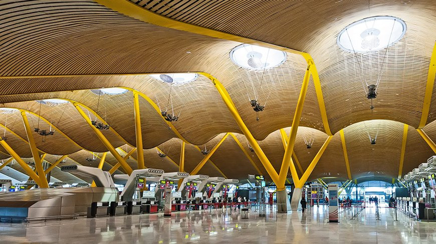 Международный аэропорт Мадрид - Барахас им.Адольфо Суареса. Фото rustur.ru